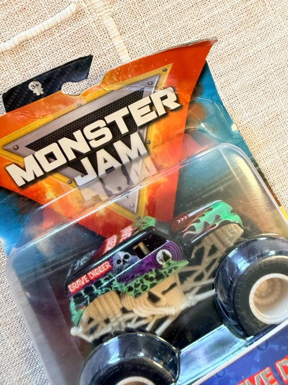Monster Jam Grave Digger 2021 SpinMaster VIP Wristband Series 10 1-64